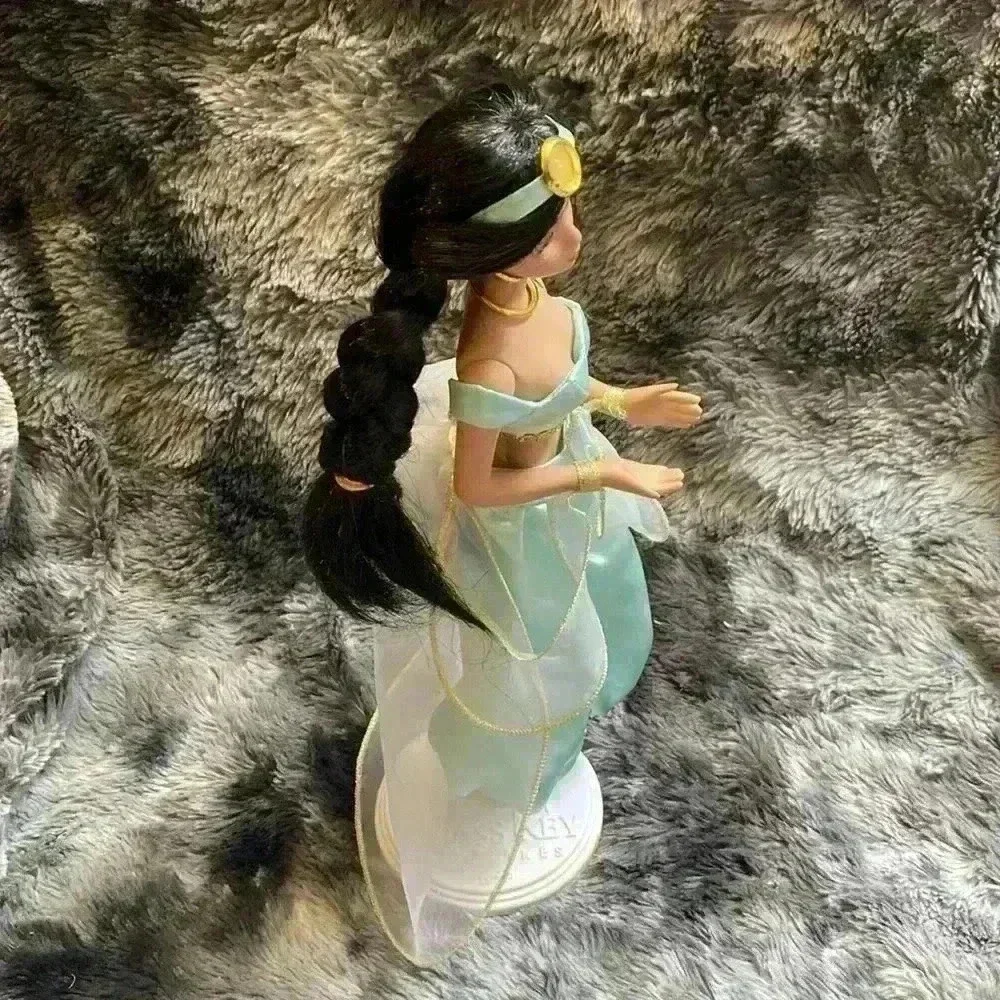Disney Jasmine Porcelain Doll Brass  Key KeepSakes AWholeNewWorld Magic - Picture 3 of 16